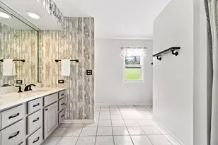 3985 Dorchester Ave, Gurnee, IL 60031 - Photo 23