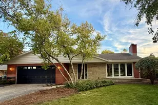 5 Larkspur Ln, Clarendon Hills, IL 60514 - Photo 1
