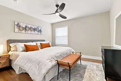 8550 S Jeffery Boulevard, Chicago, IL 60617 - Photo 9