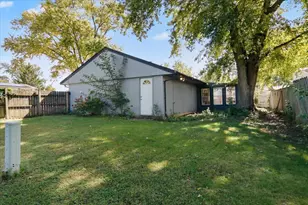 1402 Mt Vernon Dr, Bloomington, IL 61704 - Photo 15