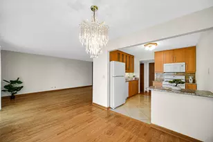 235 Blossom Ct, Buffalo Grove, IL 60089 - Photo 11