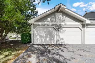 235 Blossom Ct, Buffalo Grove, IL 60089 - Photo 21