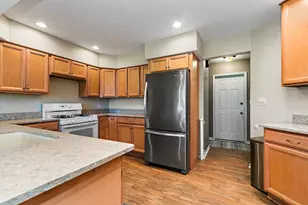 1606 Cypress Ct, Hoffman Estates, IL 60169 - Photo 13