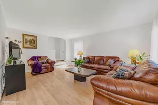 8217 Laramie Ave, Skokie, IL 60077 - Photo 3