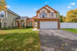 568 Cambridge Dr, Grayslake, IL 60030 - Photo 1