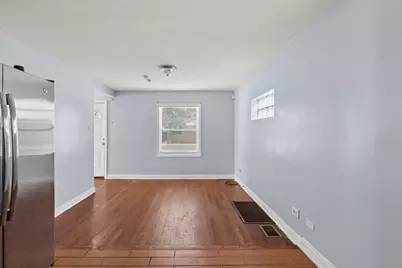 10107 S Paxton Avenue, Chicago, IL 60617 - Photo 5