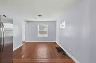 10107 S Paxton Ave, Chicago, IL 60617 - Photo 5