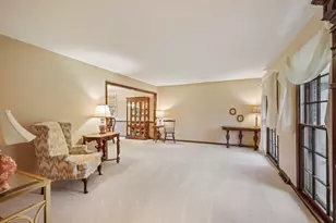 311 Clearbrook Ct, Schaumburg, IL 60193 - Photo 5
