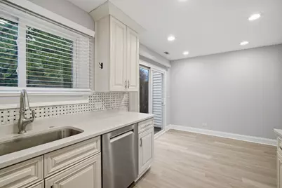 1731 Pickwick Lane, Glenview, IL 60026 - Photo 7