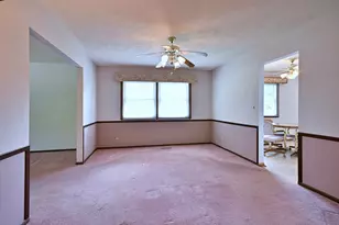 132 S Staffire Dr, Schaumburg, IL 60193 - Photo 11