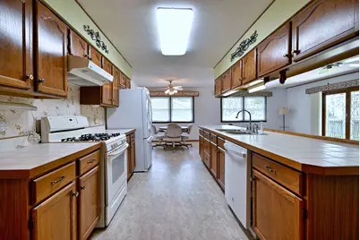 132 S Staffire Drives, Schaumburg, IL 60193 - Photo 19