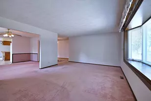 132 S Staffire Dr, Schaumburg, IL 60193 - Photo 9
