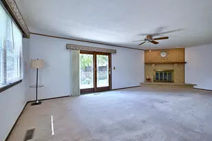 132 S Staffire Dr, Schaumburg, IL 60193 - Photo 15
