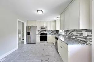 655 Thornwood Dr, Buffalo Grove, IL 60089 - Photo 3
