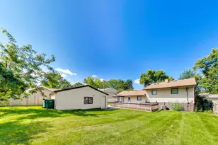 655 Thornwood Dr, Buffalo Grove, IL 60089 - Photo 9