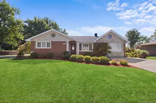 6901 W 115th Pl, Worth, IL 60482 - Photo 1