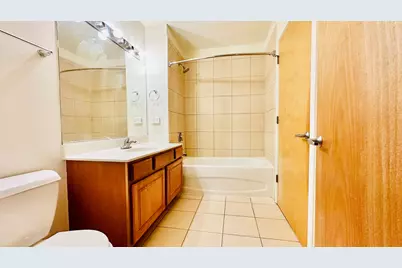 1645 W Ogden Avenue #307, Chicago, IL 60612 - Photo 7