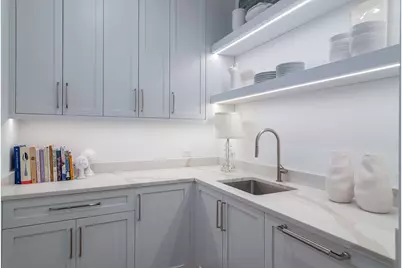 1907 W Cuyler Avenue, Chicago, IL 60613 - Photo 13