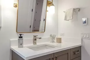 1907 W Cuyler Ave, Chicago, IL 60613 - Photo 29