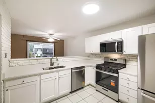 2165 Wildwood Ct, Hanover Park, IL 60133 - Photo 5