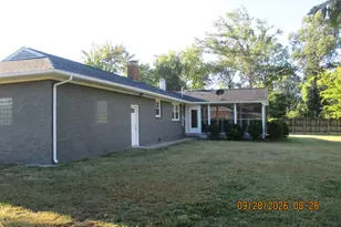 10 Lilac Dr, Centralia, IL 62801 - Photo 3