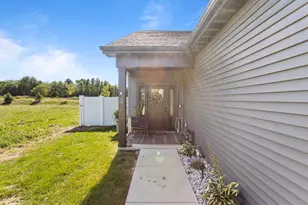 7 Prairie Trl, Monticello, IL 61856 - Photo 3