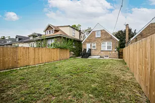 9605 S Greenwood Ave, Chicago, IL 60628 - Photo 29