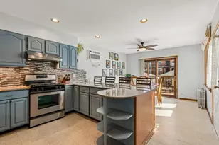 4731 N Kilbourn Ave, Chicago, IL 60630 - Photo 11