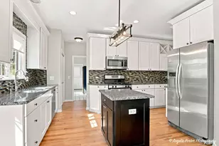 813 Walton Ln, Grayslake, IL 60030 - Photo 9