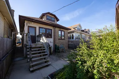 5226 W Wolfram Street, Chicago, IL 60641 - Photo 3