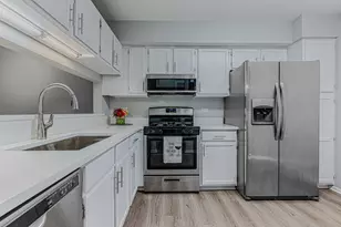 1069 Talbots Ln, Elk Grove Village, IL 60007 - Photo 7