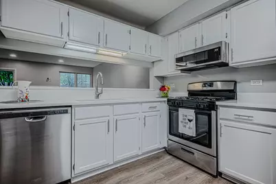 1069 Talbots Lane #1069, Elk Grove Village, IL 60007 - Photo 5