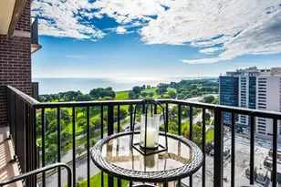 4170 N Marine Dr, Chicago, IL 60613 - Photo 3
