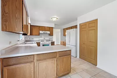 1153 Dovercliff Way, Crystal Lake, IL 60014 - Photo 5