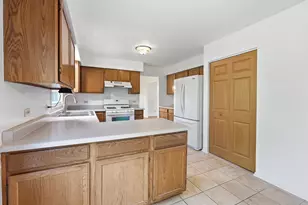 1153 Dovercliff Way, Crystal Lake, IL 60014 - Photo 5