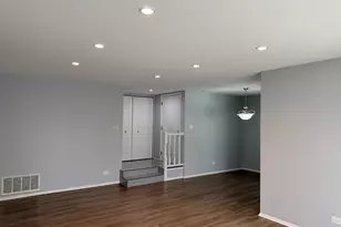 1312 Coventry Cir, Vernon Hills, IL 60061 - Photo 3