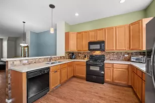 152 Dawson Dr, Elgin, IL 60120 - Photo 9