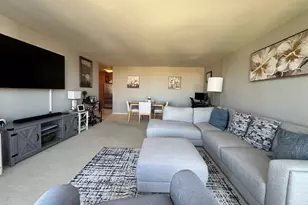 2650 N Lakeview Ave, Chicago, IL 60614 - Photo 3