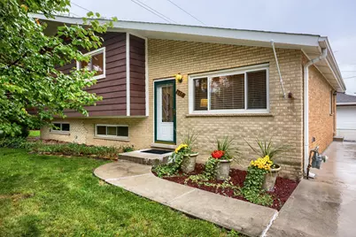 829 N Howard Avenue, Elmhurst, IL 60126 - Photo 1
