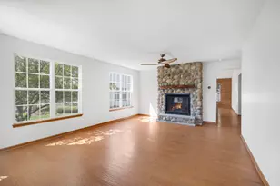 900 Scottsdale Dr, Hampshire, IL 60140 - Photo 5
