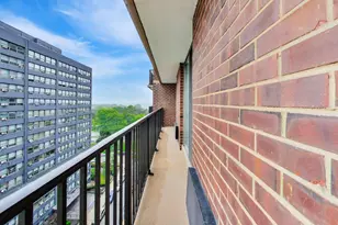 4170 N Marine Dr, Chicago, IL 60613 - Photo 5