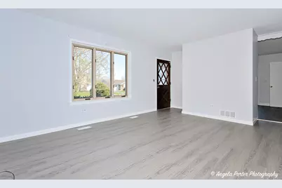1811 Hazelwood Drive, Lindenhurst, IL 60046 - Photo 3