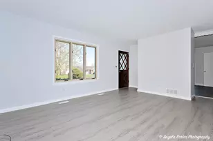 1811 Hazelwood Dr, Lindenhurst, IL 60046 - Photo 3