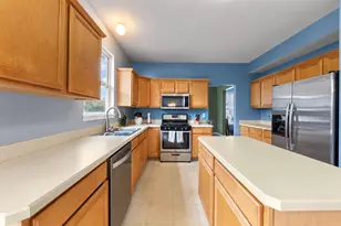 253 Carlton Mews Ct, Sugar Grove, IL 60554 - Photo 3