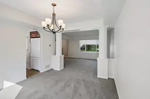 290 Rock Hall Ct, Grayslake, IL 60030 - Photo 7