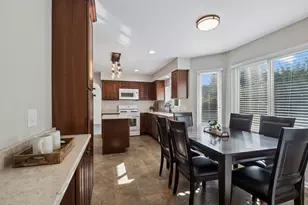 290 Rock Hall Ct, Grayslake, IL 60030 - Photo 9