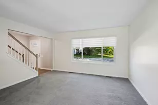 290 Rock Hall Ct, Grayslake, IL 60030 - Photo 3