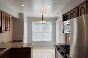 1312 Coventry Cir, Vernon Hills, IL 60061 - Photo 11