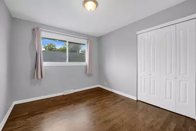 318 E Maple Avenue, Roselle, IL 60172 - Photo 11