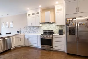 8424 Dawn Ln, Darien, IL 60561 - Photo 7